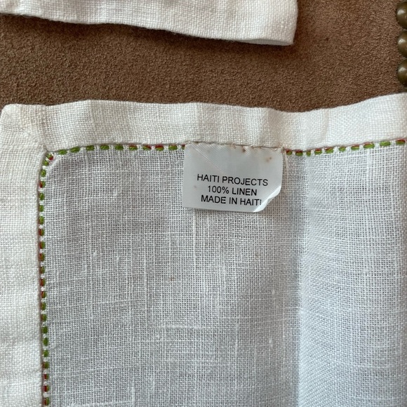 (NWT) Set of Four 100% Linen Handmade Christmas Napkins from Haiti Each Unique - Picture 6 of 10